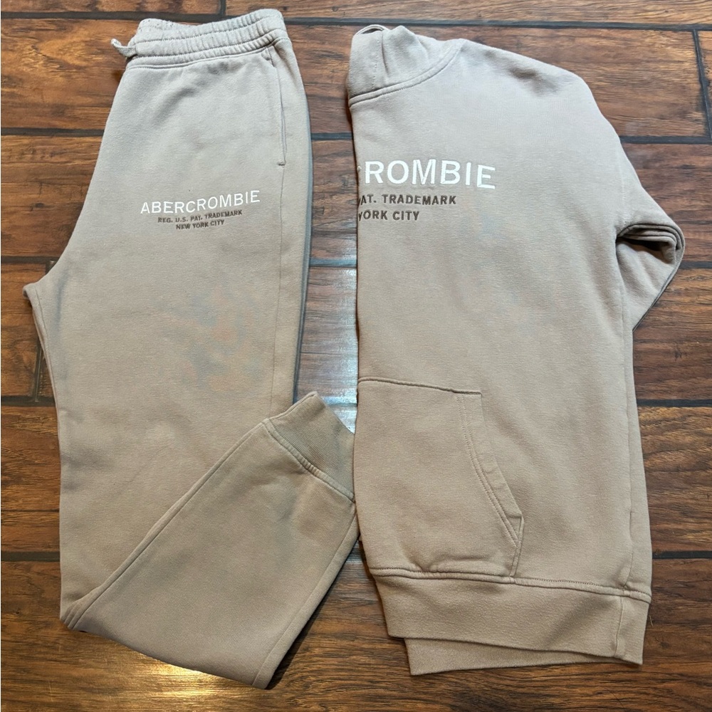 Abercrombie Tan Sweatshirt and Joggers Set